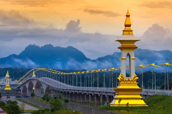 สะพานมตรภาพไทย ลาว แหงท 3 นครพนม คำมวน